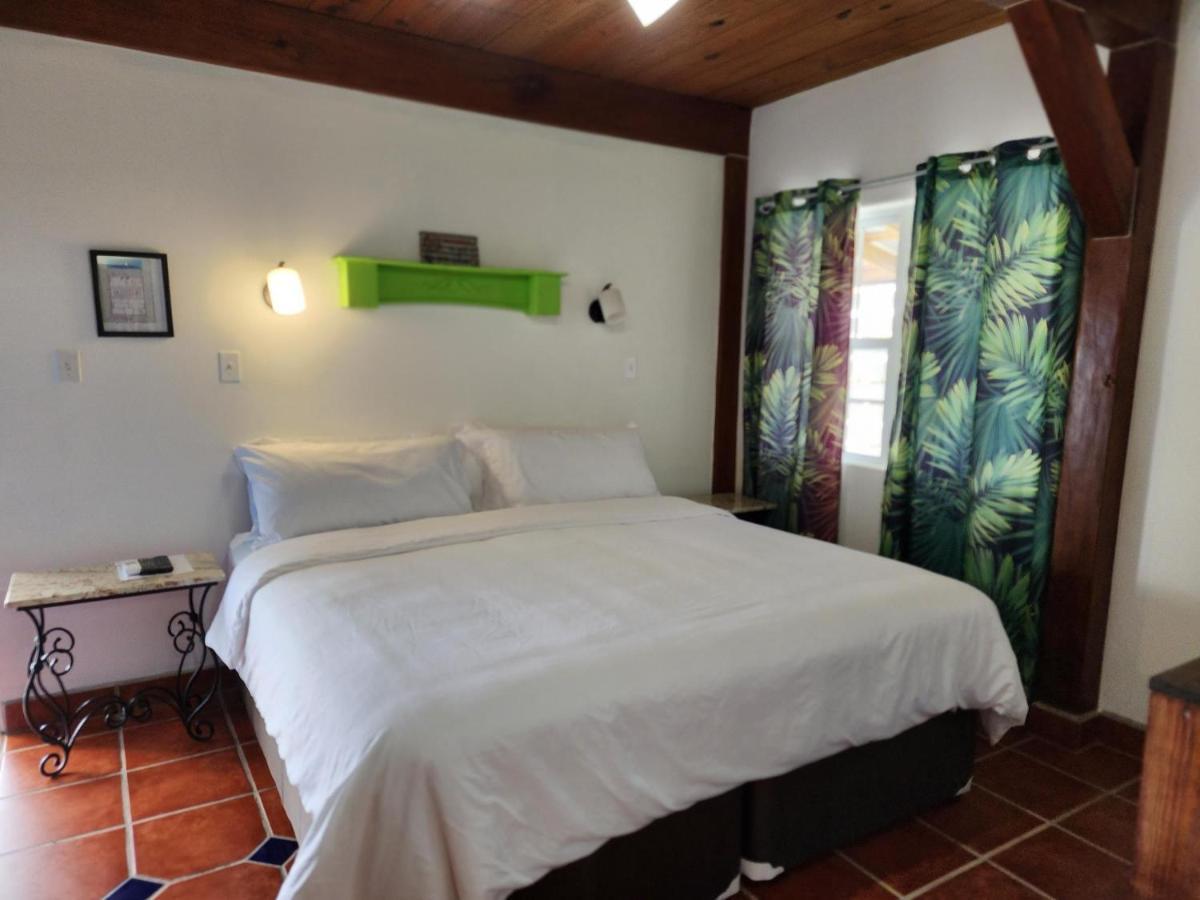 The Bnb On Triggerfish Close To The Airport Ladyville Exterior photo